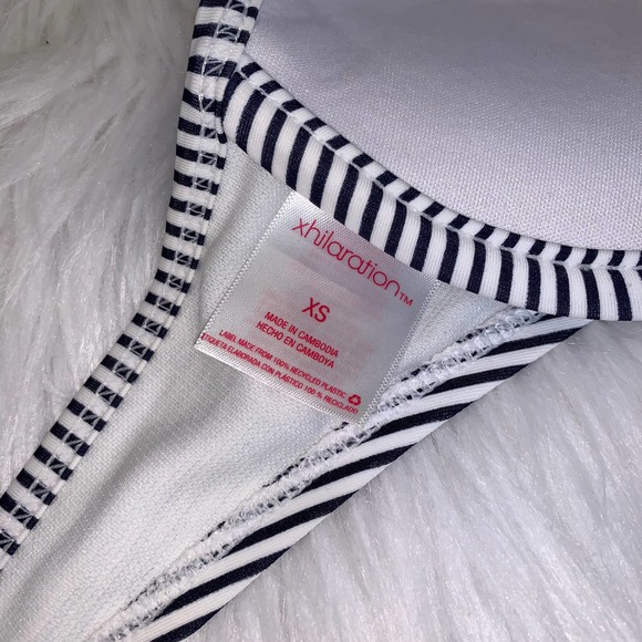 Xhilaration Black and White Striped Bikini Top, XS - Picture 5 of 5